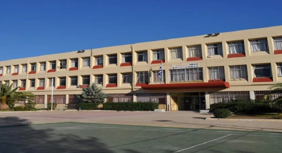 Λύκειο Νέας Χαλκηδόνας για παρέλαση: Δεν είναι μαθήτριές μας οι κοπέλες που έκαναν τον βηματισμό αλά Μόντι Πάιθον